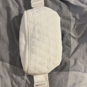 90° Fanny pack